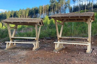 Wanderer profitieren von den Holz-Aktivitäten des Flöhaers Ronald Kröber.