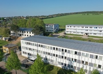 Mit dem Neubau eines Gebäudes (links) ist begonnen worden. 