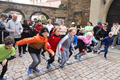 Start frei: Der Spendenlauf zugunsten der Sanierung des Freiberger Doms beginnt.