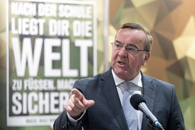 Bundesverteidigungsminister Boris Pistorius (SPD) hat am Mittwoch das Karrierecenter der Bundeswehr in Stuttgart besucht. 