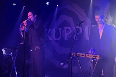 Skuppin live im AjZ.