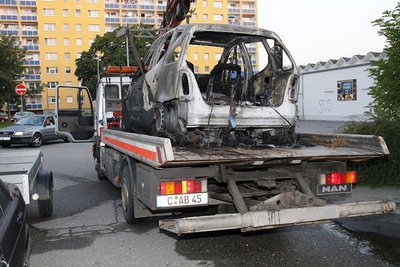 Dieser Pkw wurde an der Färberstraße ein Raub der Flammen.