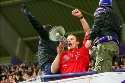"Hensel auf den Zaun", skandierten die Aue-Fans nach dem Sieg gegen Ingolstadt. Und der Teamchef kam. 