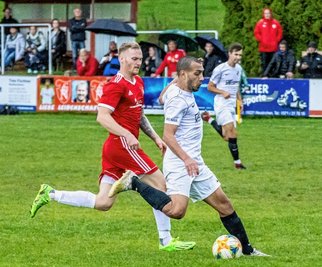 Der Thalheimer Rami Msalam (v.) sorgte am Sonntag für ordentlich Betrieb im Offensivspiel der Gäste. Am 3:0-Heimsieg der SG Neukirchen konnte er aber auch nichts ändern. 