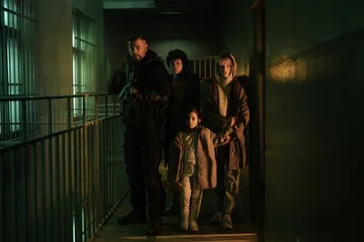 Tyler Rake (Chris Hemsworth) bringt eine Familie aus dem georgischen Knast.