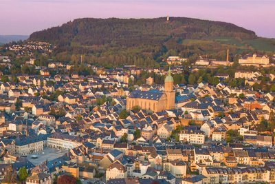 Sie gilt als die größte Hallenkirche der Spätgotik in Sachsen: die Sankt Annenkirche in Annaberg-Buchholz. Sie strahlt nicht nur ihrer Größe wegen weit über die Stadtgrenze hinaus.