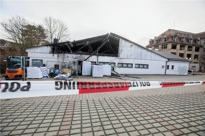 Silvester wurde der Baumarkt an der Ricarda-Huch-Straße bei einem Brand zerstört. Auch zwei weitere Mieter mussten ihre Geschäfte schließen.