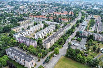 Eine kleine Stadt in der Stadt. Und es wandelt sich. Die langen Blöcke wurden zum Teil schon unterbrochen, um neue Blickachsen zu schaffen. Auch aktuell laufen Sanierungsarbeiten.