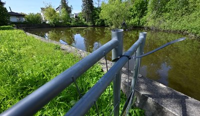 Der Löschwasserteich an der Unteren Hauptstraße in Mühlau soll saniert werden. Allerdings muss die Gemeinde dafür nun tiefer in die Tasche greifen als es bisher geplant war.