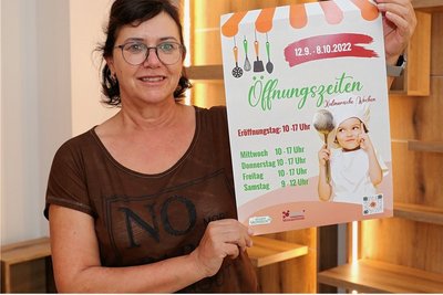 Nadja Hecker im Kurzzeitladen Neukirchen. 
