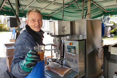 Uwe Riedel betreibt eine mobile Saftpresse und ist in dem Gemeinschaftsprojekt dabei.