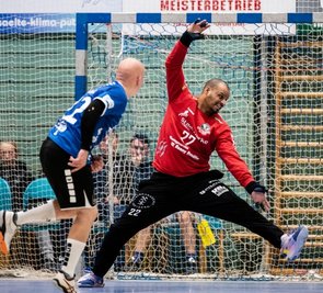 Auf verlorenem Posten: Auch HSG-Keeper Tino Hensel musste sich zuletzt im Spiel bei Concordia Delitzsch immer wieder geschlagen geben und den Ball aus den Maschen holen. 