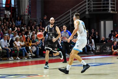Tommy Kuhse spielt seit Sommer bei Bertram Derthona. Foto: IMAGO/Giulio Ciamillo
