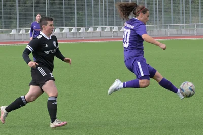 Aues Jessica Kramp (r.) durfte ab der 67. Minute ran. Gegen die SpVgg Leipzig fehlte den Veilchen der letzte Pass.