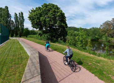 Hinter dem Rochlitzer Stadion könnte nach Vorstellung der Stadt in Richtung Döhlen eine Brücke für Radfahrer und Fußgänger entstehen und so den geplanten Radweg besser an die Stadt anbinden. Doch bisher ist das noch nicht umsetzungsreif. Jetzt sammeln Verkehrsexperten im Rahmen eines Mobilitätskonzepts Ideen unter anderem für den Radwege-Ausbau in der Region. 