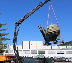 Der Drache - das Wappentier der Stadt Schwarzenberg - ist in dieser Woche vorsichtig geweckt und zusammengebaut worden. "Es geht ihm gut, er hat die zweijährige Schlafphase gut verdaut", heißt es. 