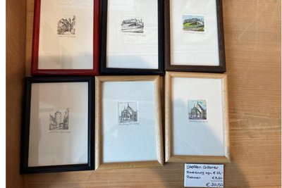 In der Galerie Koch am Freiberger Obermarkt gibt es auch Grafiken mit Freiberg-Motiven, hier von Steffen Gröbner.