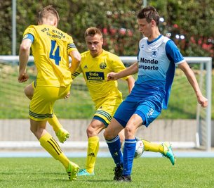 Philipp Krasselt (r.) und seine Teamkollegen von Germania Mittweida haben eine aufsteigende Formkurve bewiesen. Gegen den 1. FC Merseburg und Fortuna Chemnitz (Foto) sprangen zwei Testspielsiege heraus. 