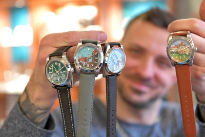 Uhrmacher Franz Gläser hatte die Idee für Uhren mit Freiberger Motiven.