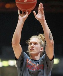 Alles an einem Wochenende in der Basketballstadt Chemnitz: Der Nachwuchs der Niners um Brendan Gregori (links) empfängt Alba Berlin, die Chemcats um die überragende Spielerin Myah Taylor (Mitte) haben Heimspiel in Liga zwei und die Niners II um Malte Ziegenhagen (rechts) haben Topspiel gegen Bayreuth. 
