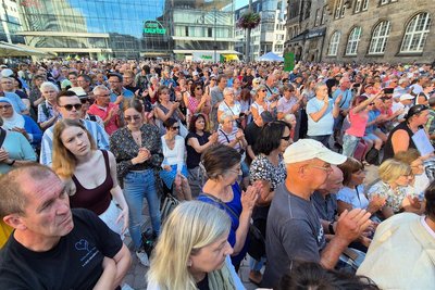Rund 1000 Menschen kamen am Dienstagabend zu Sahra Wagenknechts Auftritt in Chemnitz.