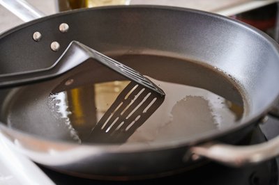 Raffiniertes Rapsöl ist hitzestabil und wird deshalb gerne in der Küche verwendet.
