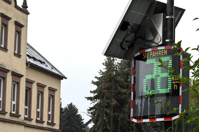Eine derartige Geschwindigkeitstafel soll auch in Remse installiert werden.
