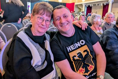 Christine liebt die alten und Falk Drechsel die neuen Songs von Heino.