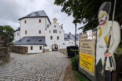Hier geht es zum Erlebnisgasthaus „Zum Grenadier“ auf Schloss Wolkenstein.