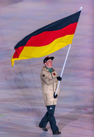 Emotionen pur bei den "Bilderbuch-Spielen" 2018 in Pyeongchang, als Eric Frenzel in Südkorea bei der Eröffnungsfeier die deutsche Flagge tragen durfte.