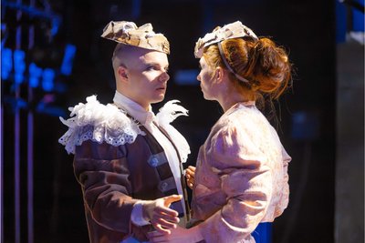 Milon Goetz und Nele Schweers spielen Romeo und Julia am Mittelsächsischen Theater in Freiberg.