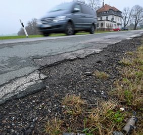 Die Augustusburger Straße in Chemnitz befindet sich auch im Abschnitt der Jugendherberge in sanierungswürdigem Zustand. 