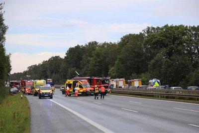 Ersten Angaben der Polizei zufolge gab es fünf Verletzte.