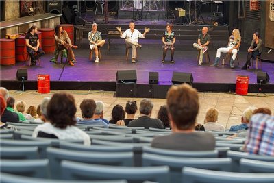 Einen Vorgeschmack auf das Musical "Rock of Ages" gab es am Wochenende bei der Matinee im Plauener Parktheater. 