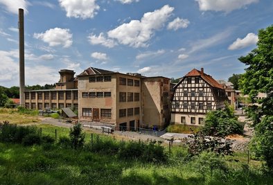 Blick aus Richtung Stadtpark auf die Rückseite des Fabrik-Areals. Das Fachwerkhaus soll möglichst eine öffentliche Nutzung bekommen.