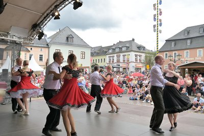 Bei den Sommer-Oldies gab es einige Show-Auftritte – im Bild eine Gruppe der Yellow Boogie Dancers Zwönitz.