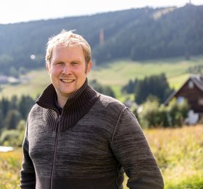 Jens Benedict wurde 1985 in Annaberg geboren. Er ist verheiratet und hat mit seiner Frau Anja eine Tochter.