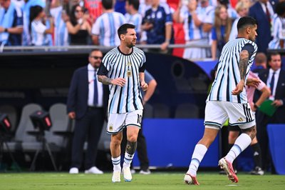 Lionel Messi beim Aufwärmen vor dem Duell mit Algerien.