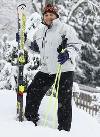 Eberhard Riedel aus Oberwiesenthal wird am Dienstag 85 Jahre alt. Der einst international erfolgreiche Skirennläufer traut sich nach wie vor auf die heimischen Pisten. 