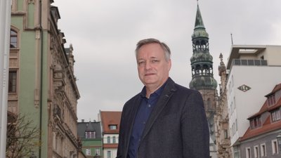 Andreas Gerold in der Zwickauer Innenstadt. Er will Landrat werden. 