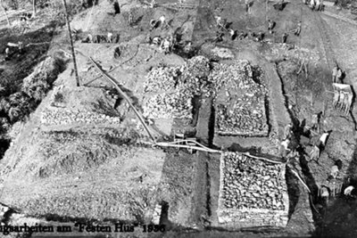 Die Ausgrabungen in den 1930er-Jahren an der früheren Wasserburg Göltzsch - heute Schlossinsel Rodewisch.
