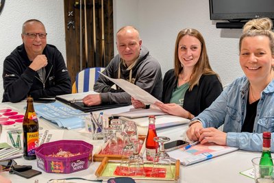 Das Festkomitee in Kleinhartmannsdorf trifft sich drei Mal wöchentlich für letzte Absprachen.