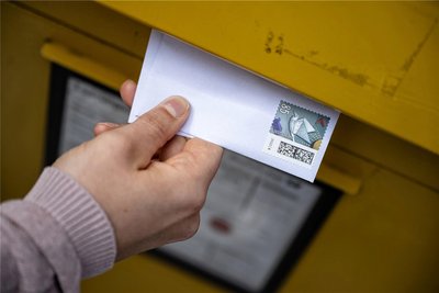180.000 Deutsche erhalten derzeit einen Brief (Symbolfoto) vom Robert-Koch-Institut mit einem 5-Euro-Schein als Anreiz zur Teilnahme an einer Umfrage.