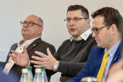 Das Vogtland stelle sein Licht noch immer zu sehr unter den Scheffel, so die Ansicht des Landrats Thomas Hennig (CDU).
