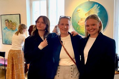 Jana Dragus und ihre Töchter Paraschiva und Maria Dragus (r.) am Sonntag im Freiberger Theater.