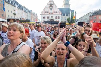 900 Jahre Plauen: Ein Stadtfest fürs Geschichtsbuch - ... kein Halten mehr. Bis in den späten Abend hinein feierten Plauener und Vogtländer in der Hauptstadt der Region.