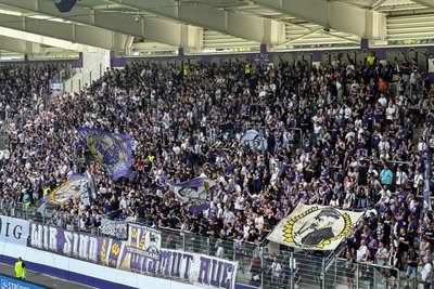 Zum Spielbeginn waren die Fans dann wieder da.
