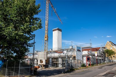An der Burgstädter Feuerwache laufen derzeit umfangreiche Sanierungsmaßnahmen. Die Fahrzeughalle ist inzwischen komplett entkernt. In einem Jahr soll der Bau abgeschlossen sein.