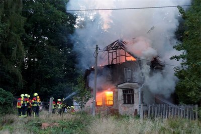 Am Samstag wurde die Feuerwehr gegen 18.30 Uhr zu einem Brand in Auerswalde in der Gemeinde Lichtenau gerufen.