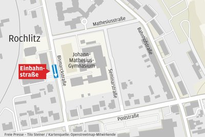 Das Gymnasium liegt zwischen Seminarstraße und Bismarktstraße, wo sich die Grundschule befindet.